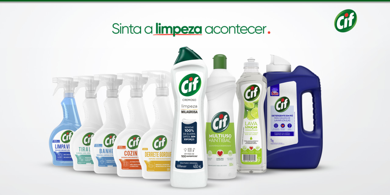 Produtos CIF em fundo verde com um coração pequeno